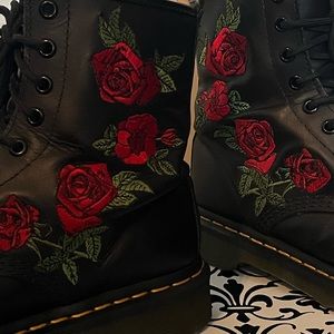 🌹Dr. Martens 1460 Vonda boots with rose embroidery🌹